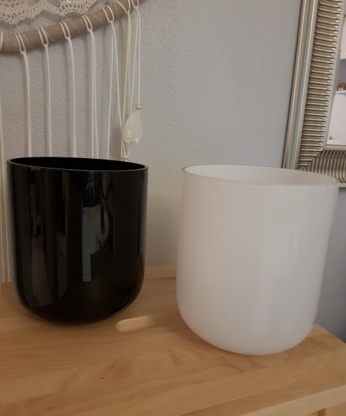 vase-cylindrique-blanc-et-noir